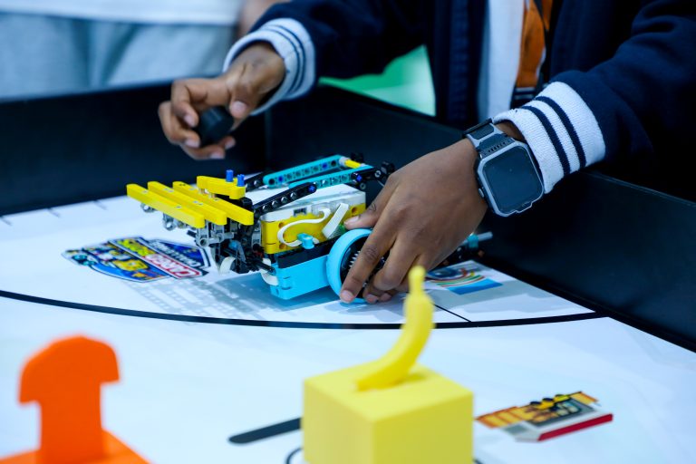 RNS Hosts the Young Innovators Robotics Challenge