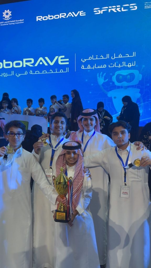 أبطال رياض نجد يحققون المركز الأول في RoboRAVE الدولية 🇯🇵✨